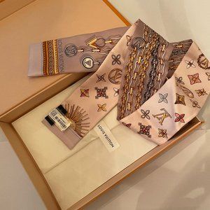 LOUIS VUITTON Silk Monogram Vendome Bandeau Gris